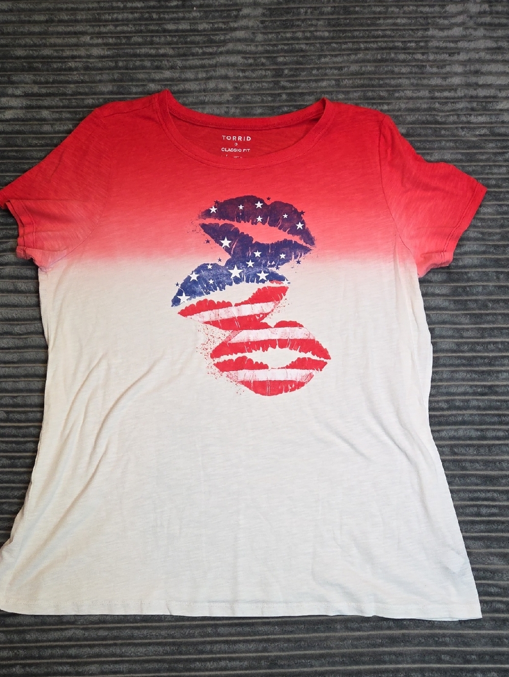 torrid Red to White Ombre American Flag Kiss Graphic Tee